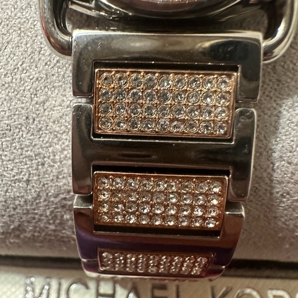 MICHAEL KORS PORTIA Brand New ROSE GOLD & SILVER STEEL PAVE WOMEN'S WATCH - Picture 5 of 10